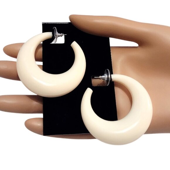 1 7/8" Cream White Lucite Hoop Pierced Earrings Vintage Silver Tone - Picture 1 of 3
